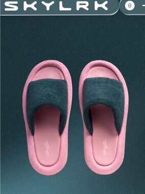 SKYLRK - JUSTIN BIEBER! Pink & Charcoal Slide Sandals SLIDE CITY HALLELUJAH!